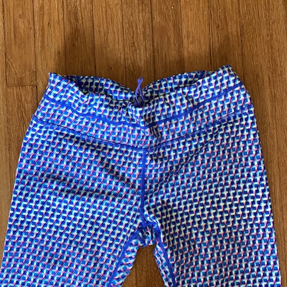 Athleta Vivid Sonar Capri size medium. - Picture 3 of 9